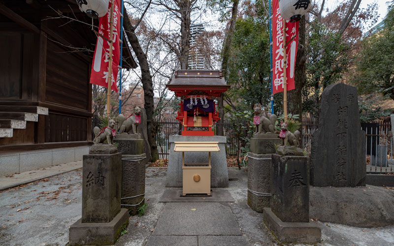 十二社熊野神社の稲荷神社