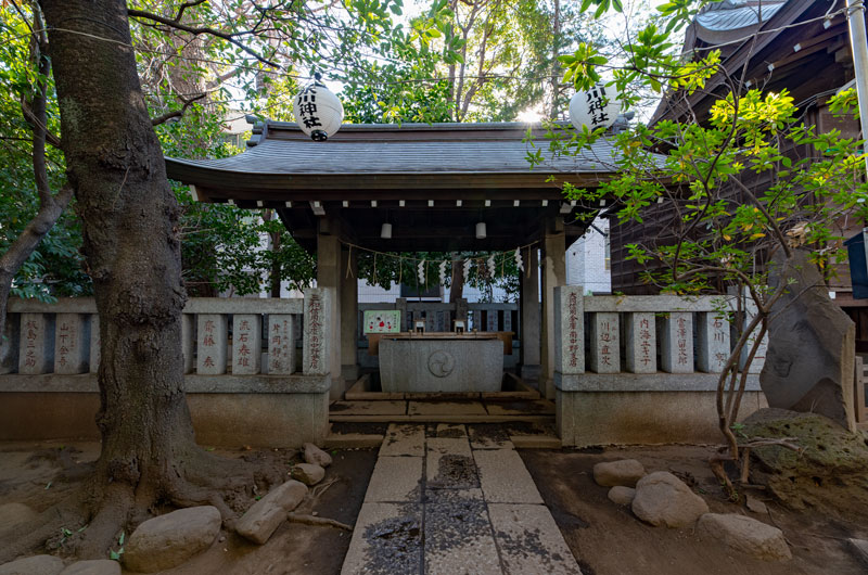 神明氷川神社の手水舎