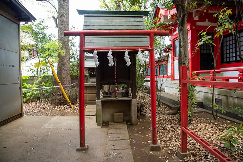 六所神社の稲荷神社