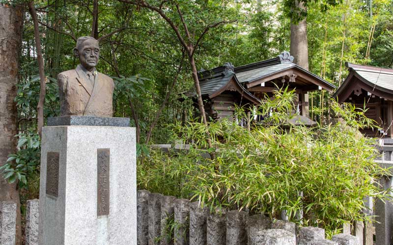 荻窪八幡神社　銅像