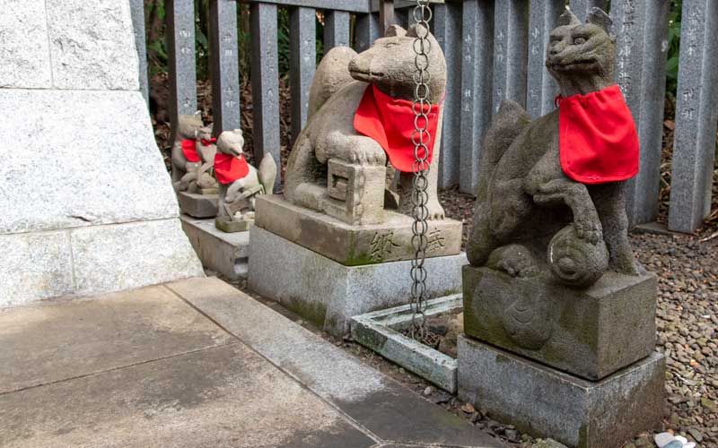 荻窪八幡神社　稲荷神社狐